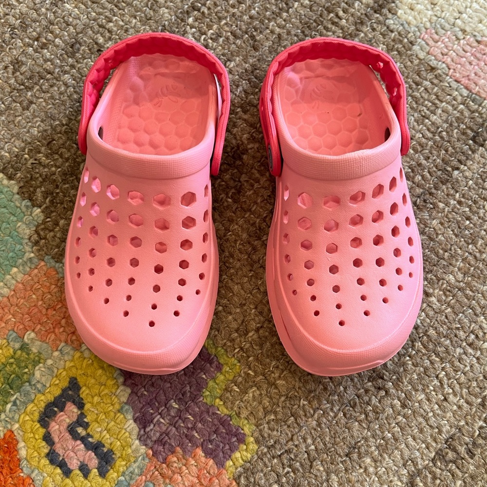 New never worn Joybees pink slip on shoes similar to Crocs